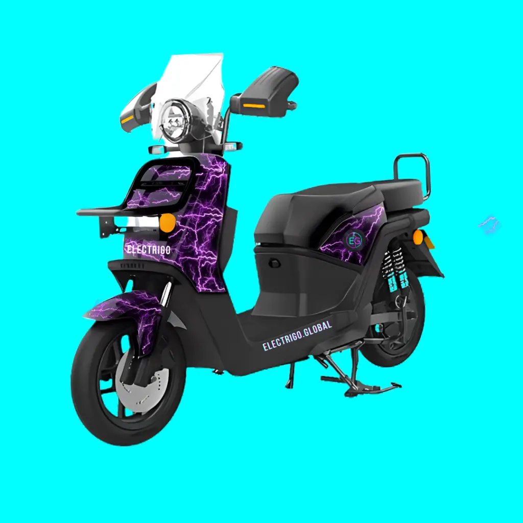 Elektrische stadscooter van electriGo Global, voorzien van een windscherm en paarse bliksemprint, geschikt voor koeriersdiensten en stedelijke bezorging.